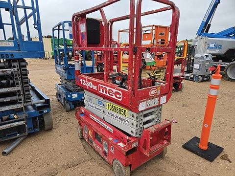 2017 MEC 1330SE Scissor Lift 10-13' Electric