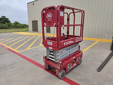 2017 MEC 1330SE Scissor Lift 10-13' Electric