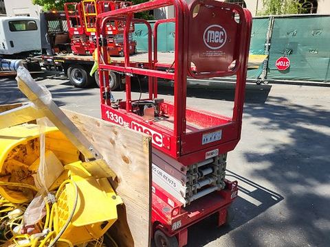 2017 MEC 1330SE Scissor Lift 10-13' Electric