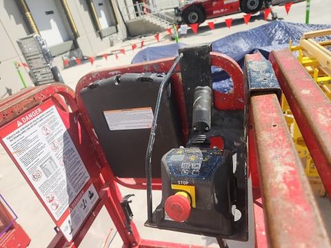 2017 MEC 1330SE Scissor Lift 10-13' Electric