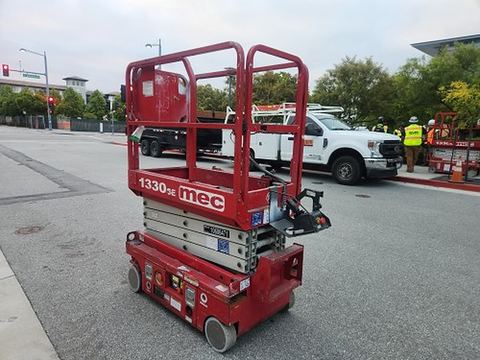 2017 MEC 1330SE Scissor Lift 10-13' Electric