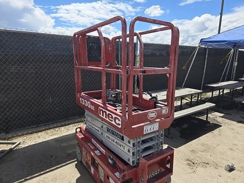 2017 MEC 1330SE Scissor Lift 10-13' Electric