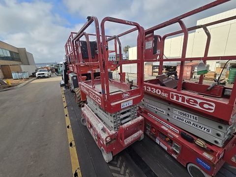 2017 MEC 1330SE Scissor Lift 10-13' Electric