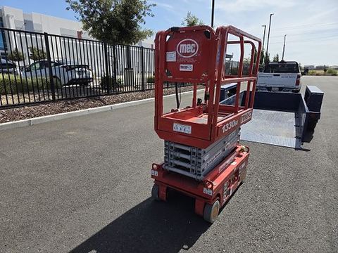 2017 MEC 1330SE Scissor Lift 10-13' Electric