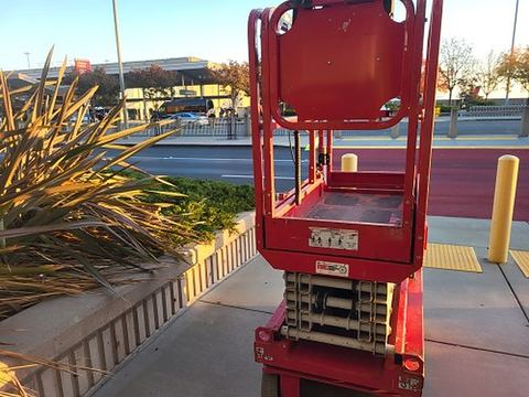 2017 MEC 1330SE Scissor Lift 10-13' Electric