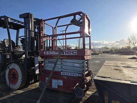 2017 MEC 1330SE Scissor Lift 10-13' Electric