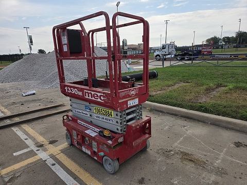 2017 MEC 1330SE Scissor Lift 10-13' Electric