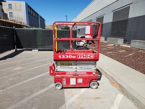2017 MEC 1330SE Scissor Lift 10-13' Electric