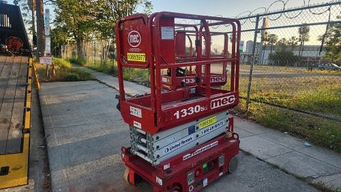 2017 MEC 1330SE Scissor Lift 10-13' Electric