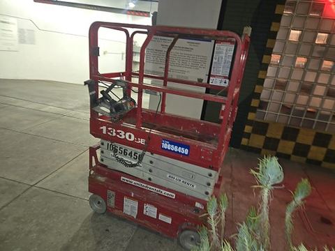 2017 MEC 1330SE Scissor Lift 10-13' Electric