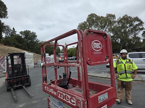 2017 MEC 1330SE Scissor Lift 10-13' Electric