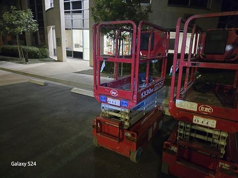 2017 MEC 1330SE Scissor Lift 10-13' Electric