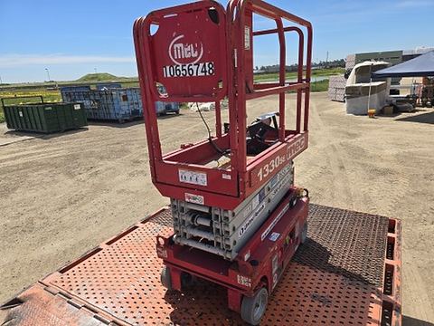 2017 MEC 1330SE Scissor Lift 10-13' Electric