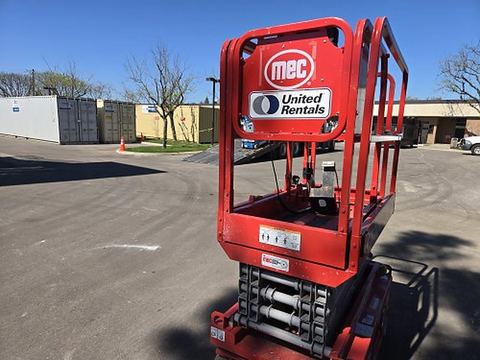 2017 MEC 1330SE Scissor Lift 10-13' Electric