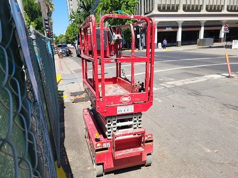 2017 MEC 1330SE Scissor Lift 10-13' Electric