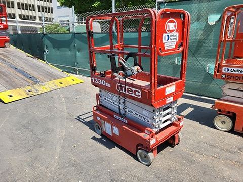 2017 MEC 1330SE Scissor Lift 10-13' Electric