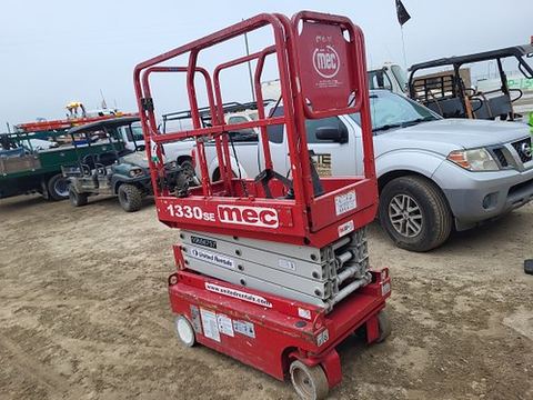 2017 MEC 1330SE Scissor Lift 10-13' Electric