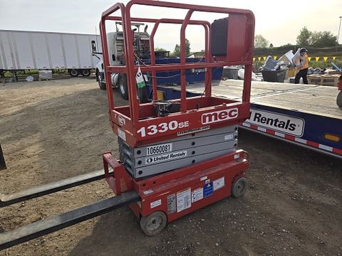 2017 MEC 1330SE Scissor Lift 10-13' Electric