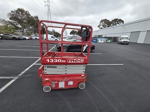 2017 MEC 1330SE Scissor Lift 10-13' Electric