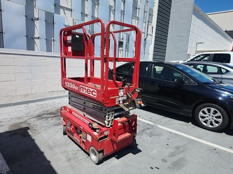 2017 MEC 1330SE Scissor Lift 10-13' Electric