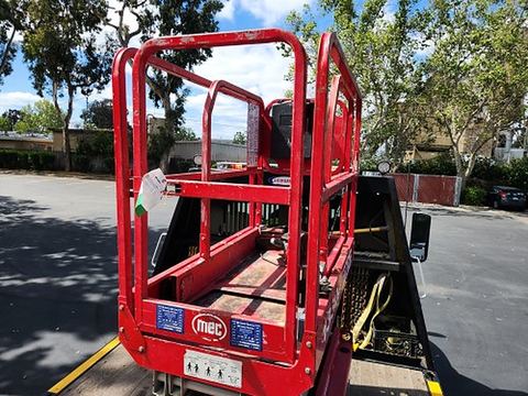 2017 MEC 1330SE Scissor Lift 10-13' Electric