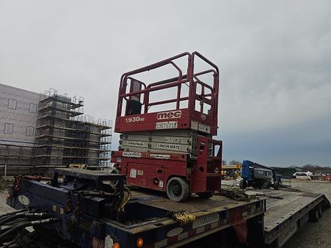 2017 MEC 1930SE Scissor Lift 19' Electric