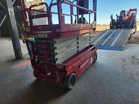 2017 MEC 3346SE Scissor Lift 30-35' Electric 46-48" Wide
