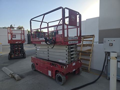 2017 MEC 4046SE Scissor Lift 39-40' Electric 45-48"Wide