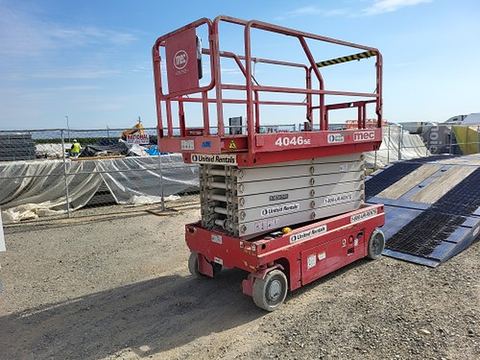 2017 MEC 4046SE Scissor Lift 39-40' Electric 45-48"Wide