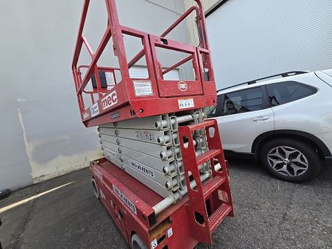 2017 MEC 4046SE Scissor Lift 39-40' Electric 45-48"Wide