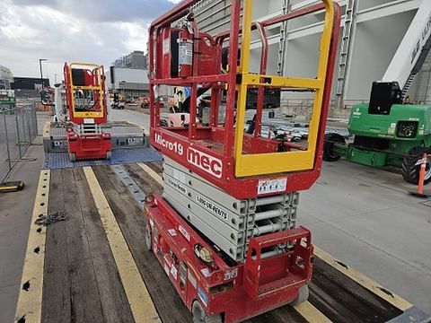 2017 MEC MICRO 19 Scissor Lift 18-19' Electric 60" Length