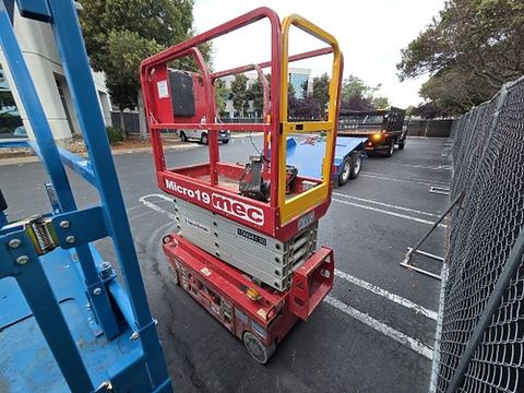 2017 MEC MICRO 19 Scissor Lift 18-19' Electric 60" Length