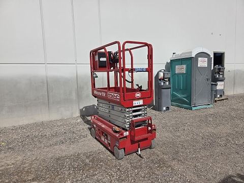 2017 MEC MICRO 19 Scissor Lift 18-19' Electric 60" Length