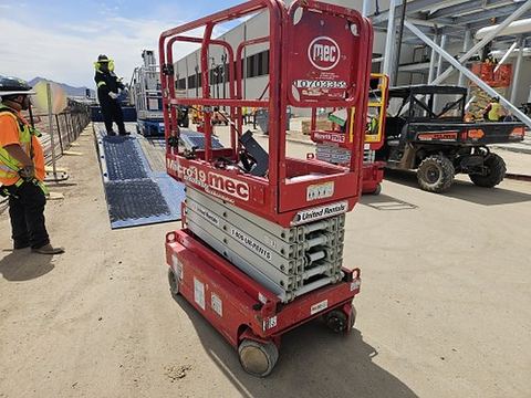 2017 MEC MICRO 19 Scissor Lift 18-19' Electric 60" Length