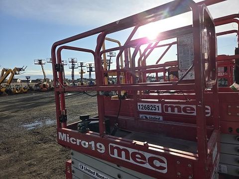 2017 MEC MICRO 19 Scissor Lift 18-19' Electric 60" Length