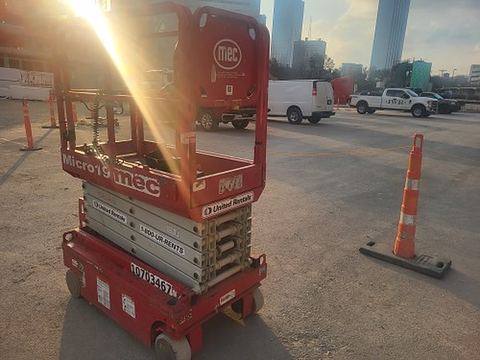 2017 MEC MICRO 19 Scissor Lift 18-19' Electric 60" Length