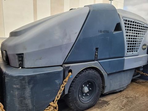 2017 NILFISK SW8000 Sweeper Ride On Pick Up 67" And Larger