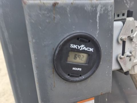 2017 SKYJACK SJ16 Vertical Lift 15' Elec Self Propelled