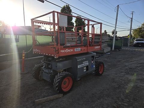 2017 SKYJACK SJ6826RT Scissor Lift 25-27' Ic 4Wd