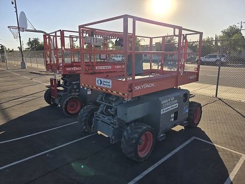 2017 SKYJACK SJ6826RT Scissor Lift 25-27' Ic 4Wd