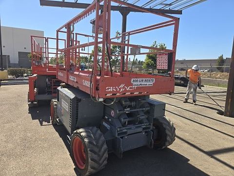 2017 SKYJACK SJ6826RT Scissor Lift 25-27' Ic 4Wd