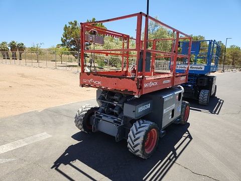 2017 SKYJACK SJ6826RT Scissor Lift 25-27' Ic 4Wd