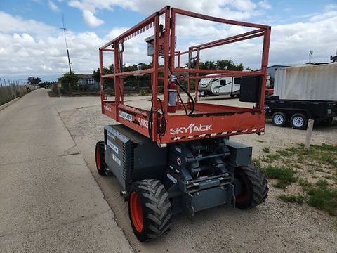 2017 SKYJACK SJ6826RT Scissor Lift 25-27' Ic 4Wd
