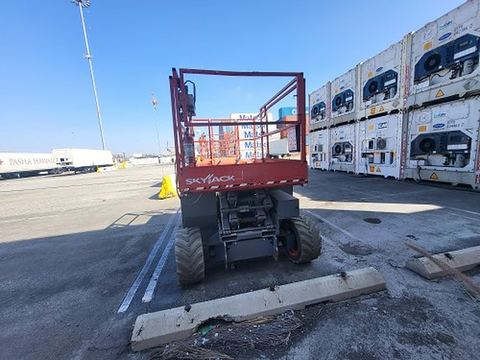 2017 SKYJACK SJ6826RT Scissor Lift 25-27' Ic 4Wd
