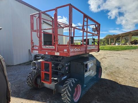 2017 SKYJACK SJ6832RT Scissor Lift 30-35' Ic 4Wd