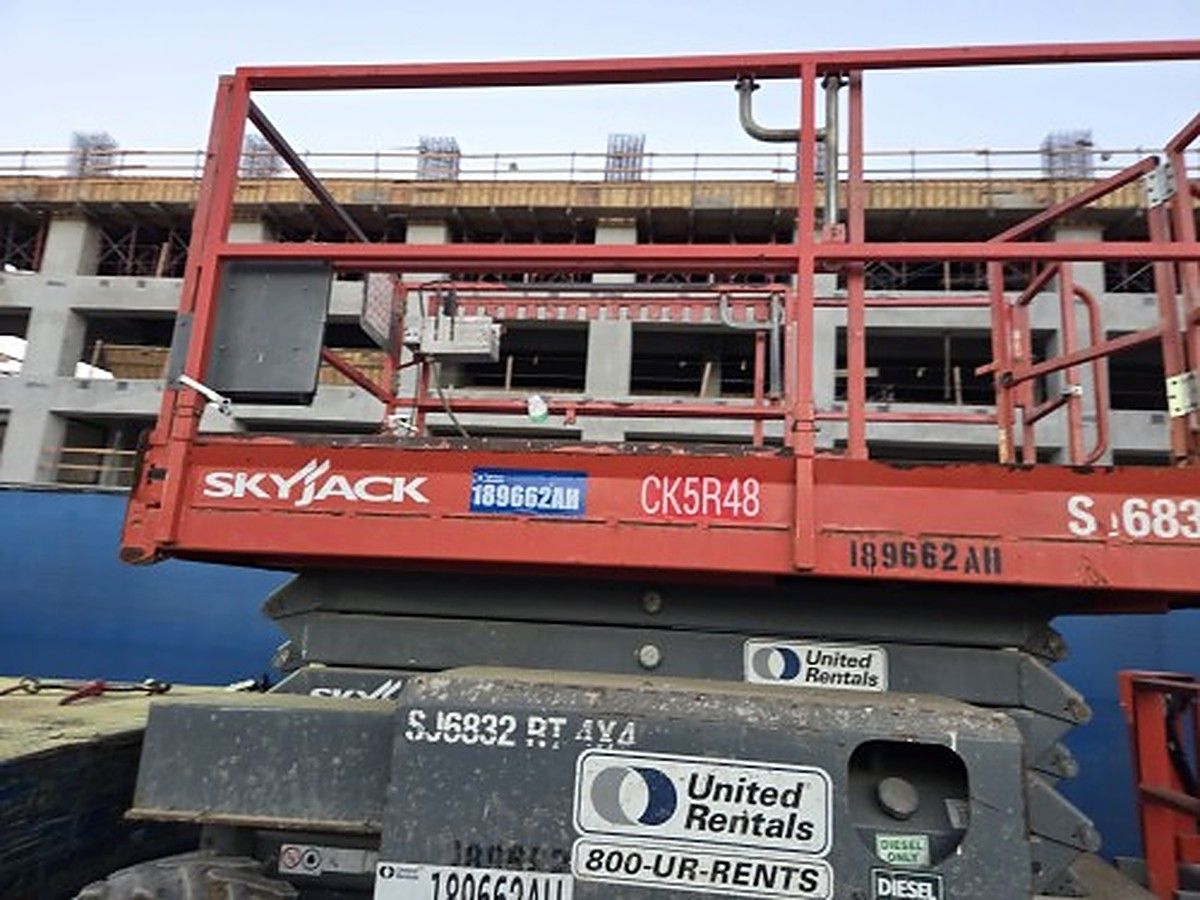 SKYJACK SJ6832RT photo 2