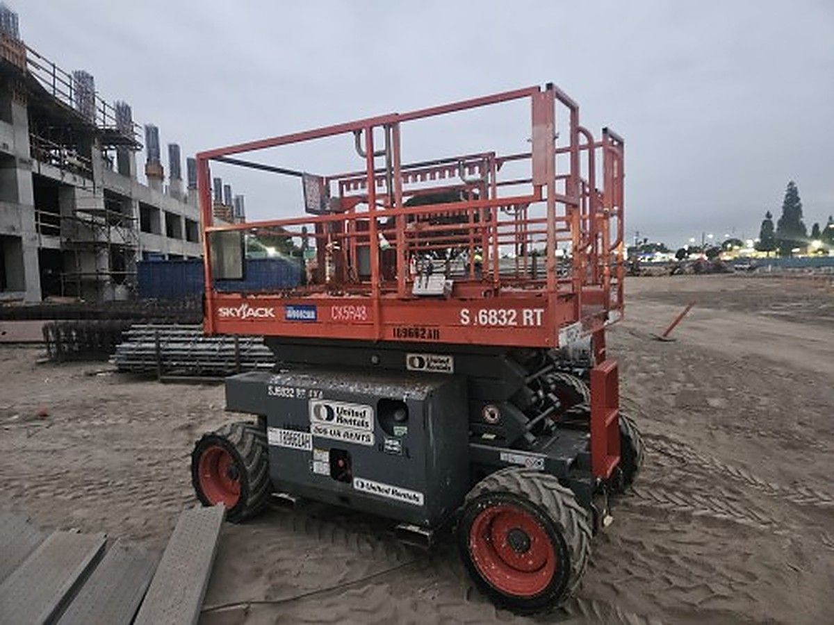 SKYJACK SJ6832RT photo 3