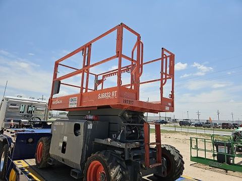 2017 SKYJACK SJ6832RT Scissor Lift 30-35' Ic 4Wd