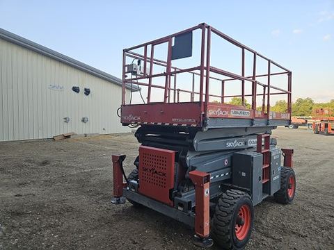 2017 SKYJACK SJ8841RT Scissor Lift 36-49' Ic 4Wd