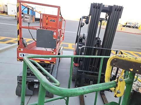 2017 SKYJACK SJIII3219 Scissor Lift 19' Electric